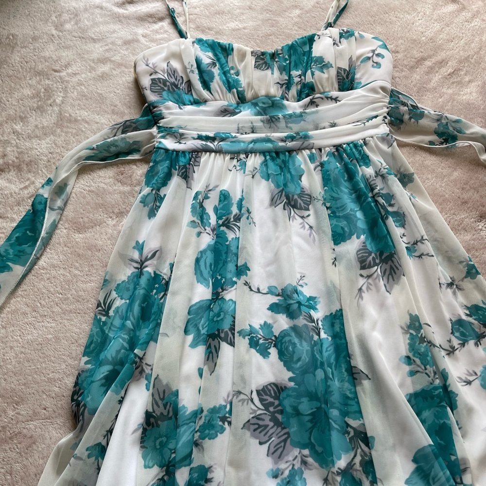 Dress - Picture 2 of 5